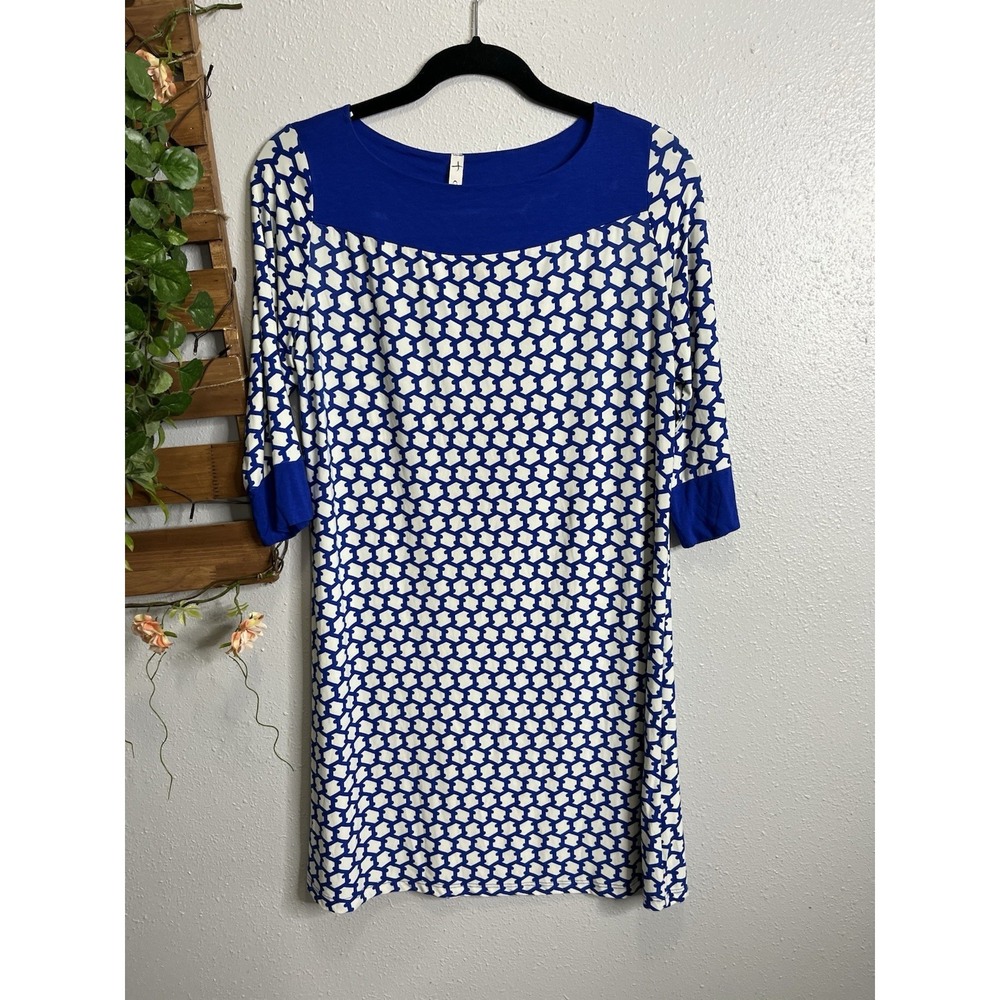 Gilli Womens Shift Dress Blue White Geometric Stretch 3/4‎ Sleeves Scoop Neck M